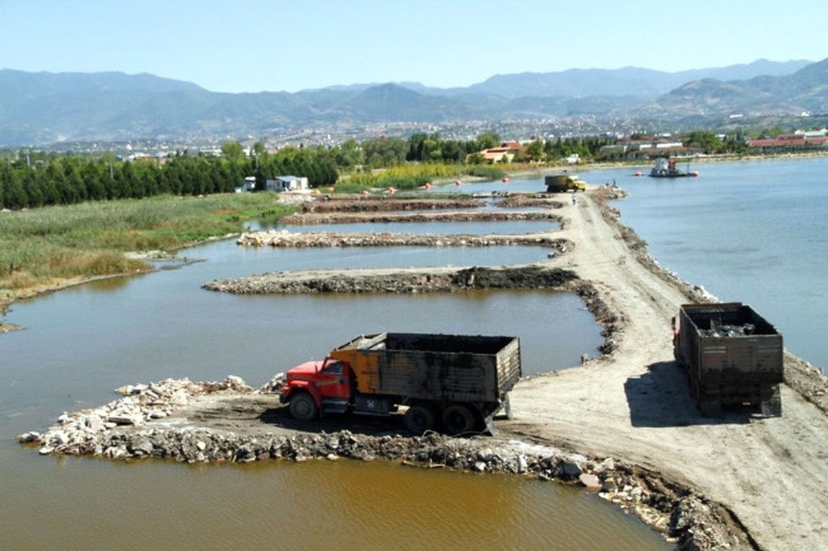 Körfez\'de 600 Bin Ton Çamur Toplandı