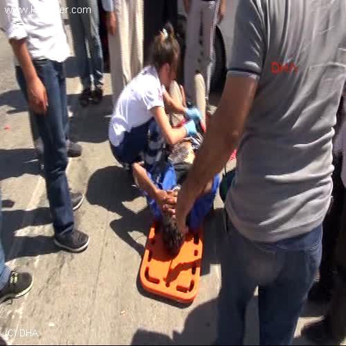 Lastiği Patlayan Otomobil, Kamyona Çarptı: 5 Yaralı