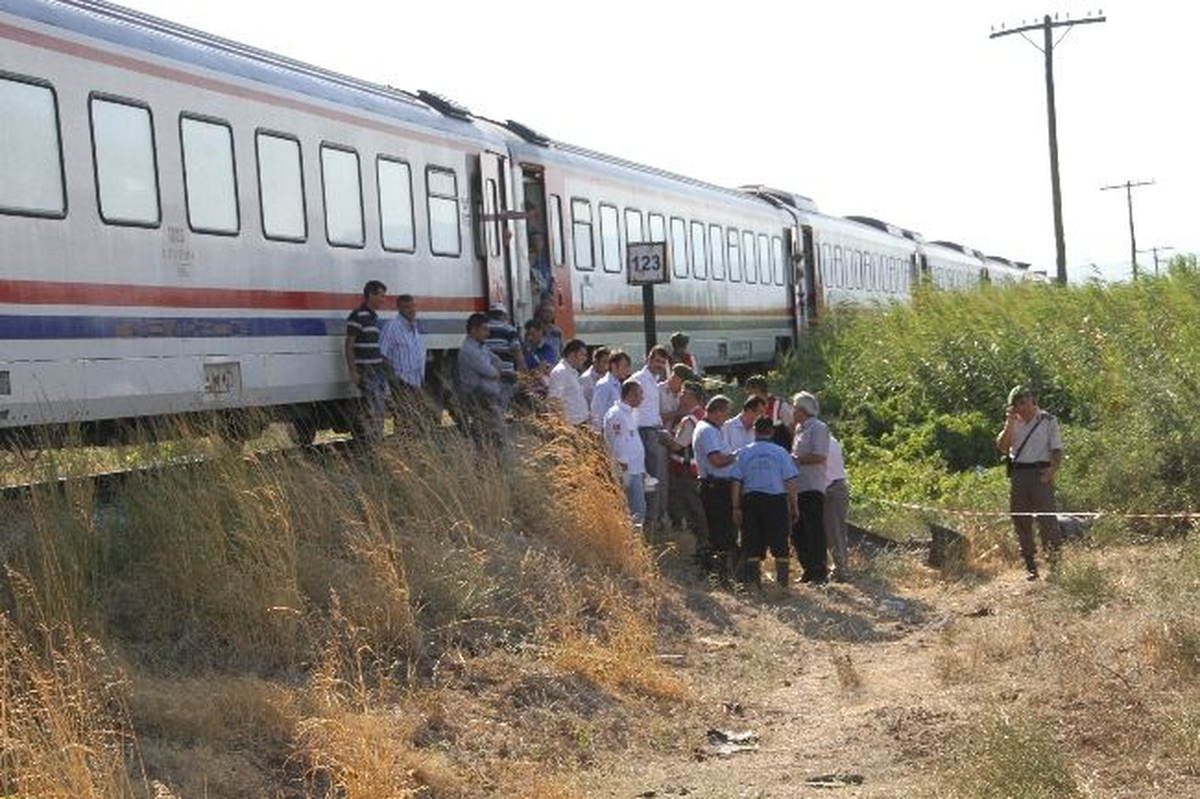 Manisa\'da Tren Kazası, 3 Ölü
