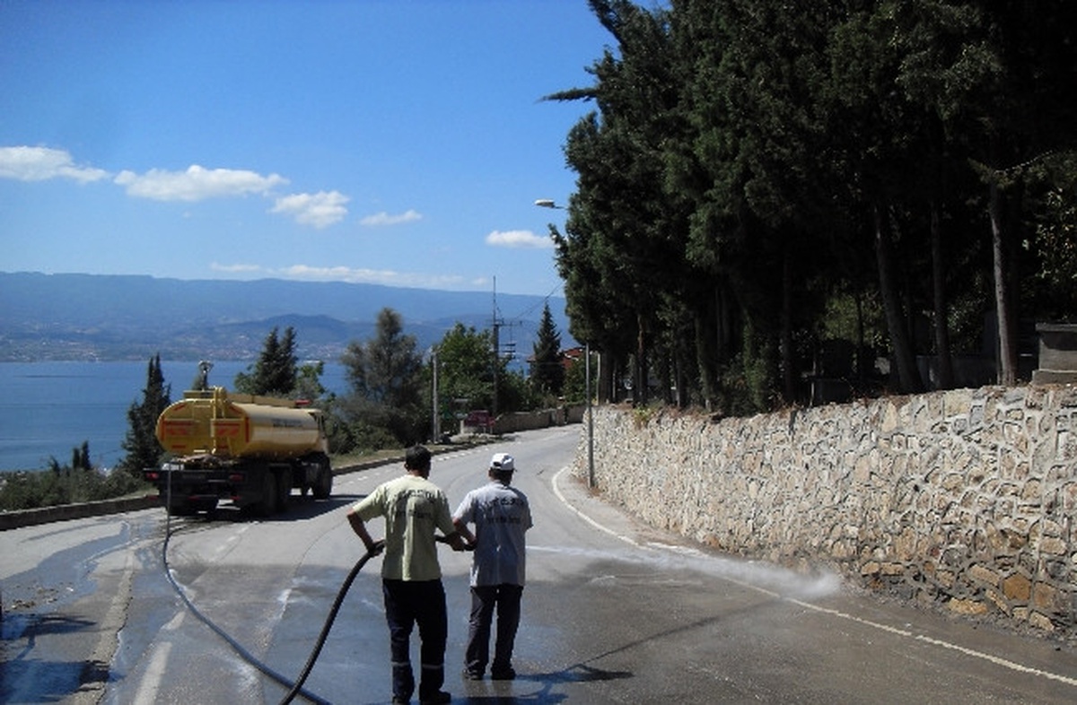 Mezarlıklarda Bayram Temizliği Yapıldı
