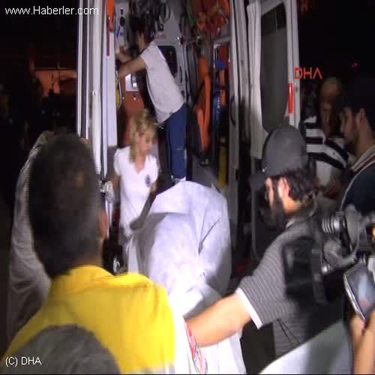 Muhalifler Hava Üssünü Ele Geçirdi, 14 Yaralı Kilis\'e Getirildi