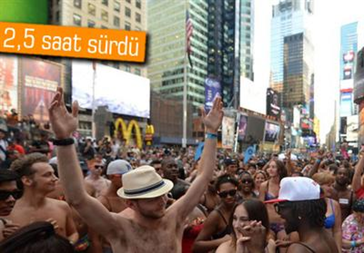 New York\'ta İç Çamaşırlı Rekor Denemesi