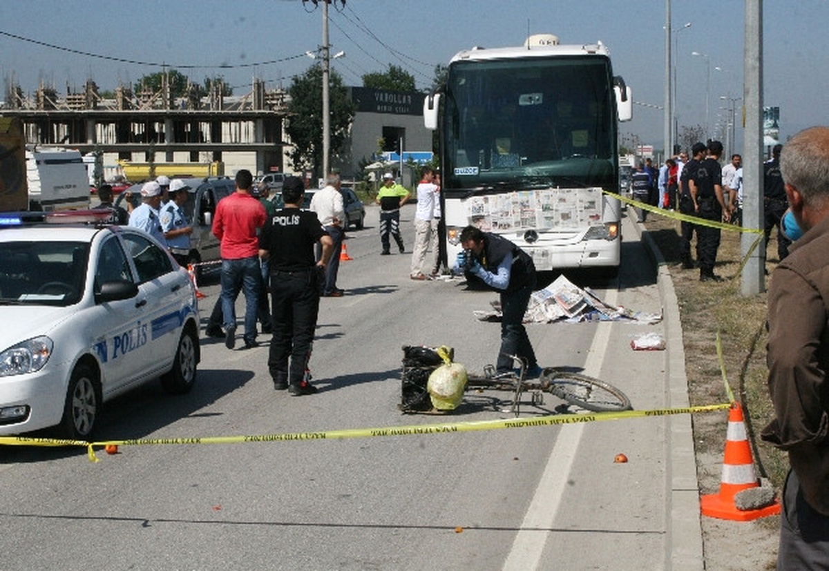Otobüsün Çarptığı Bisikletli Hayatını Kaybetti