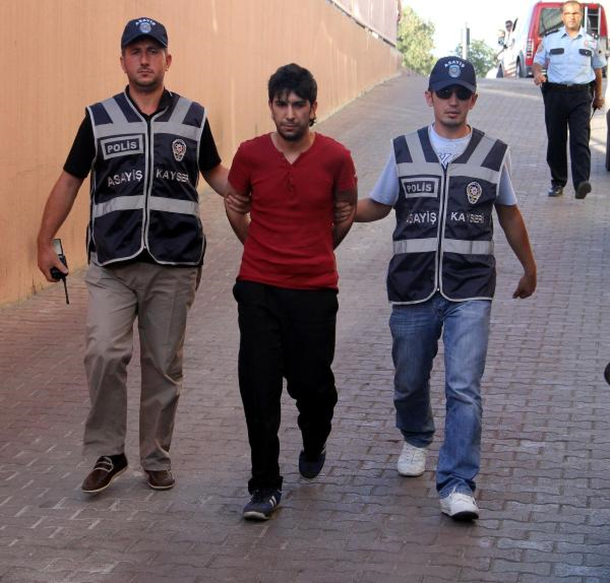 Polisi Karısının İnternet\'ten Görüştüğü Sevgilisi Vurmuş