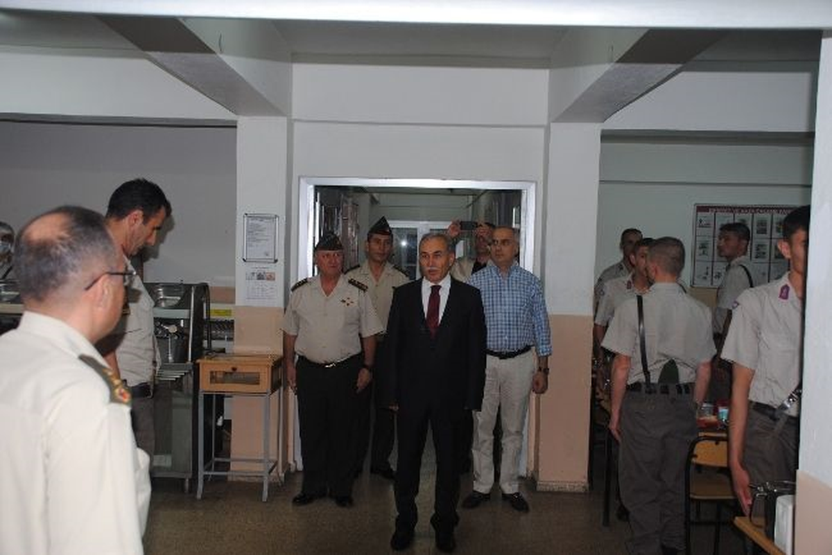 Sakarya Protokolü Askerlerle İftar Açtı