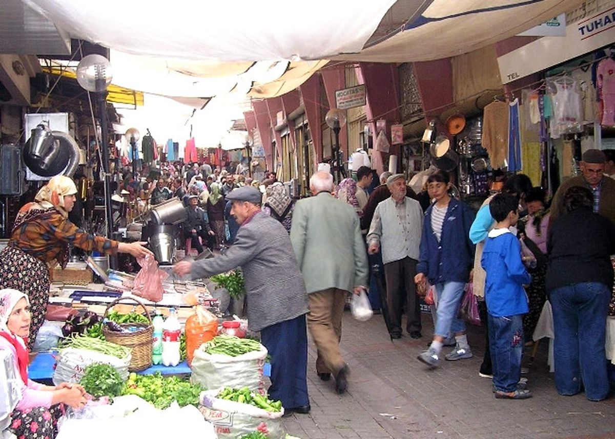 Salı Pazarında Bayram Yoğunluğu