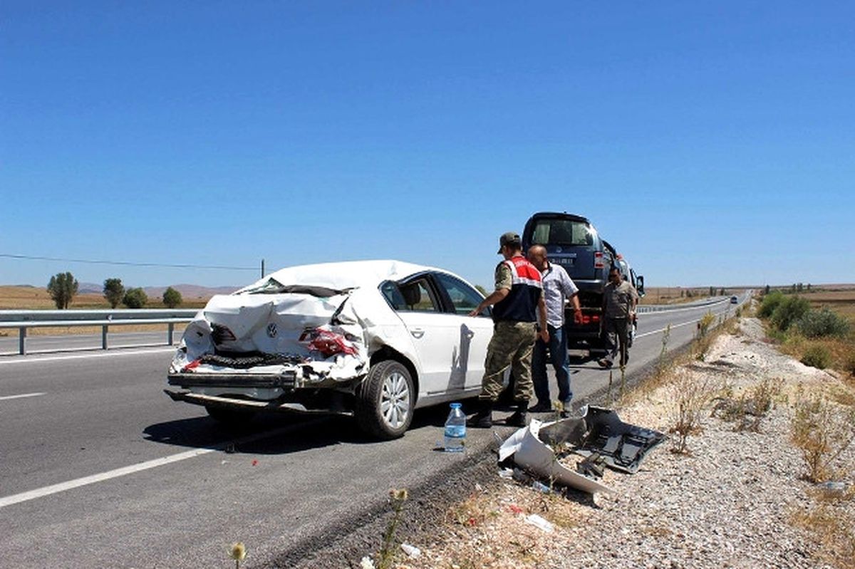Sivas\'ta Trafik Kazası: 2\'si Ağır 7 Yaralı