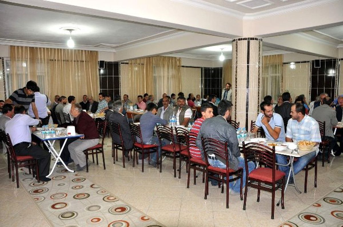 Suşehri MHP İlçe Teşkilatı İftar Programı Düzenledi
