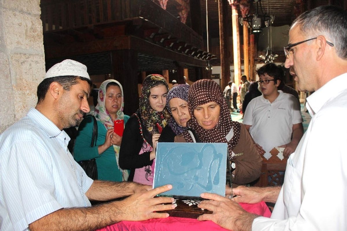 Tarihi Eşrefoğlu Camii\'nde Sakal-I Şerif Ziyareti