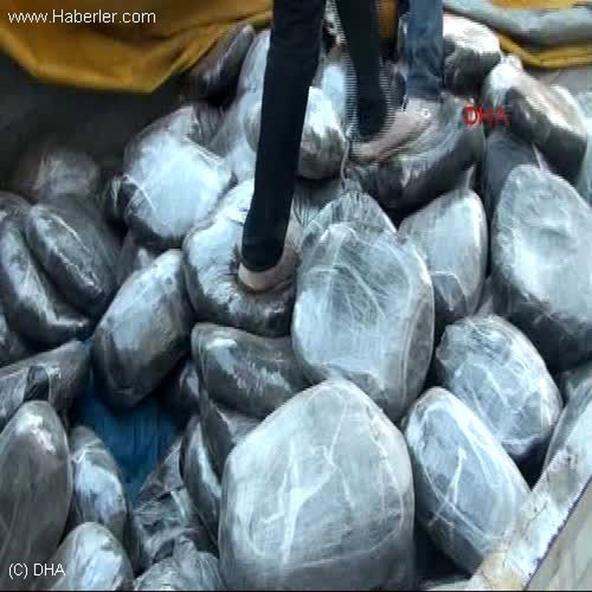 Tarsus\'ta 398 Kilo Esrar Ele Geçirildi