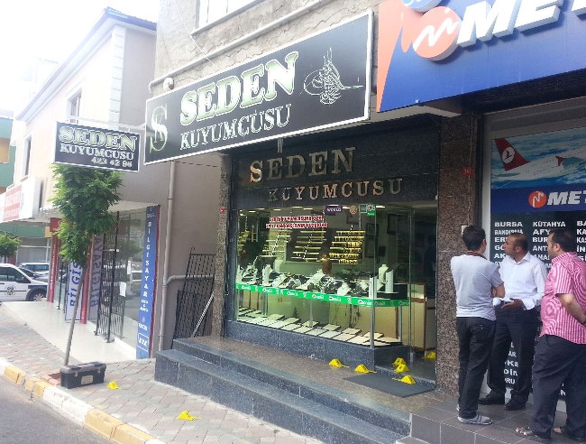 Tuzla'da Silahlı Kuyumcu Soygunu