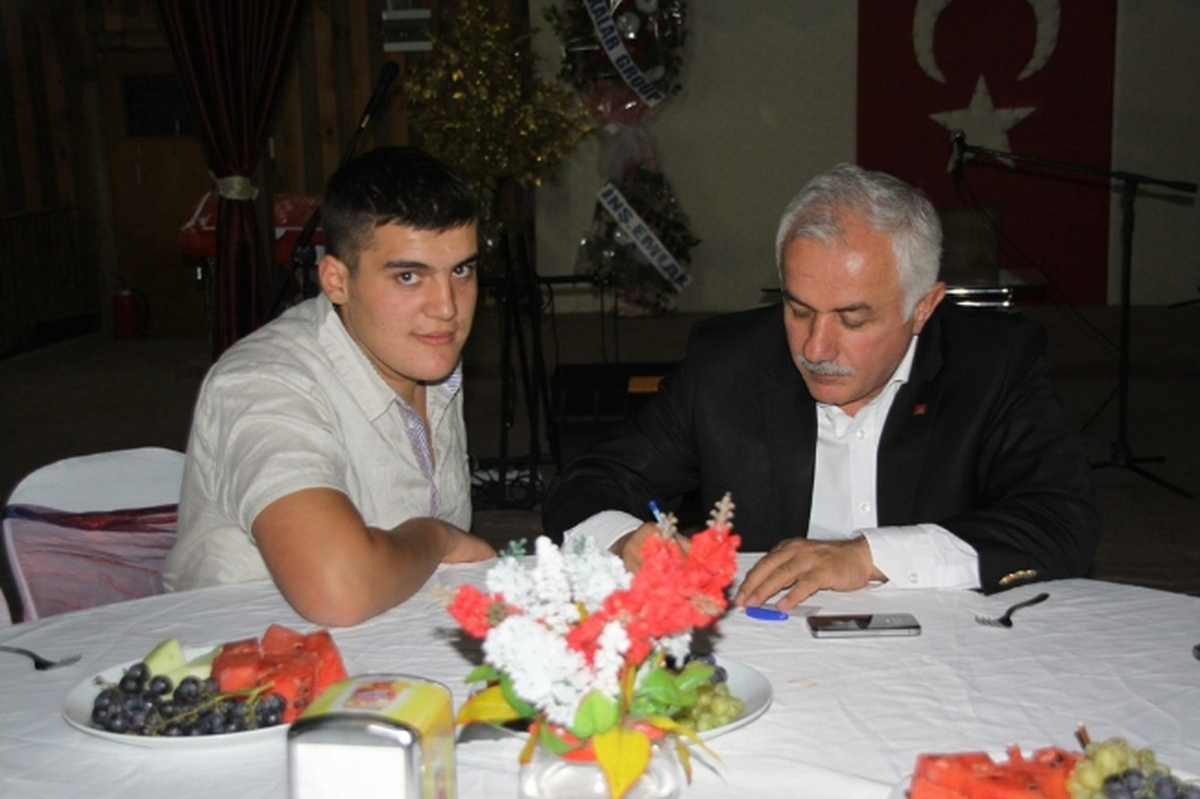 Üniversitesiyi Kazanan Öğrencilere İftar
