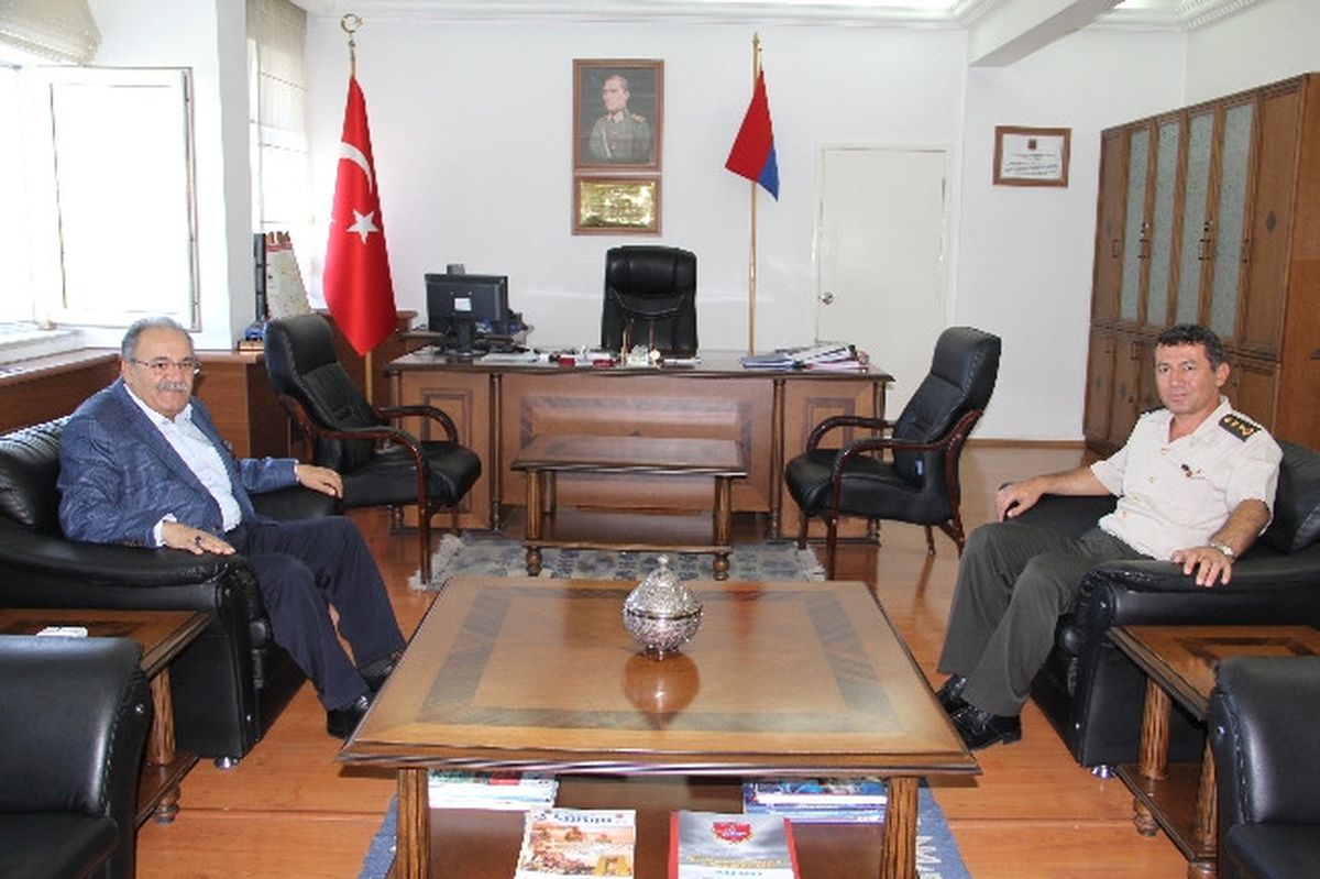 Uslu\'dan Garnizon Komutanı Çelik\'e Ziyaret