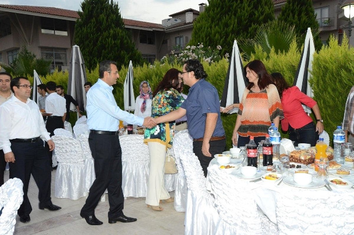 Vali Demir Personeli ile İftarda Bir Araya Geldi