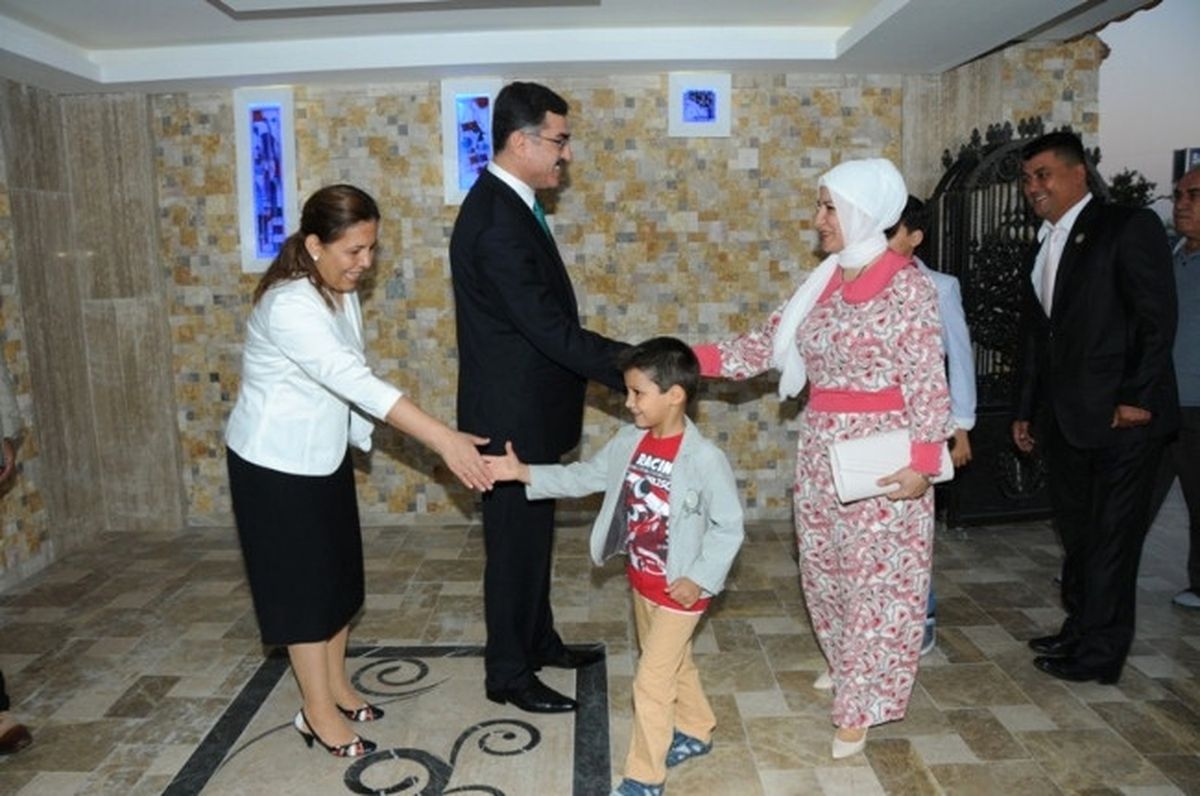Vali Turhan Şehit Ailelerine İftar Verdi