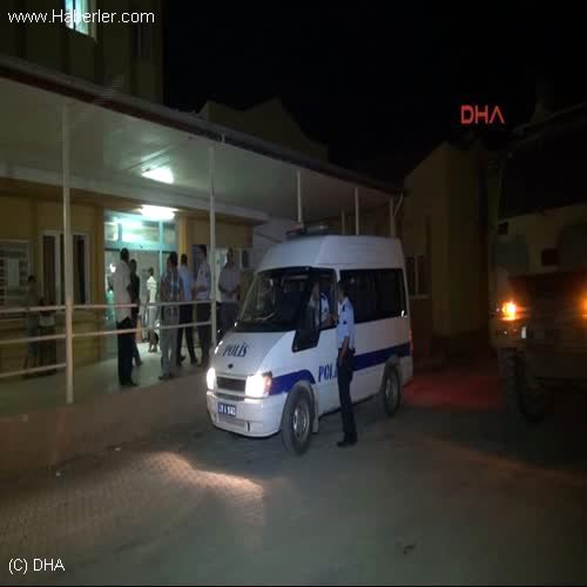 Yakalanacaklarını Anlayan Kaçakçılar Mazot Bidonlarını Yaktı