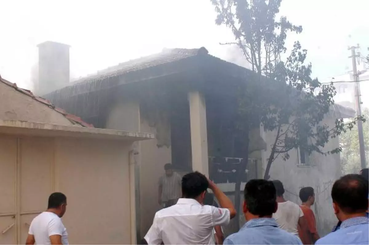 Yangından Komşuları Kurtardı