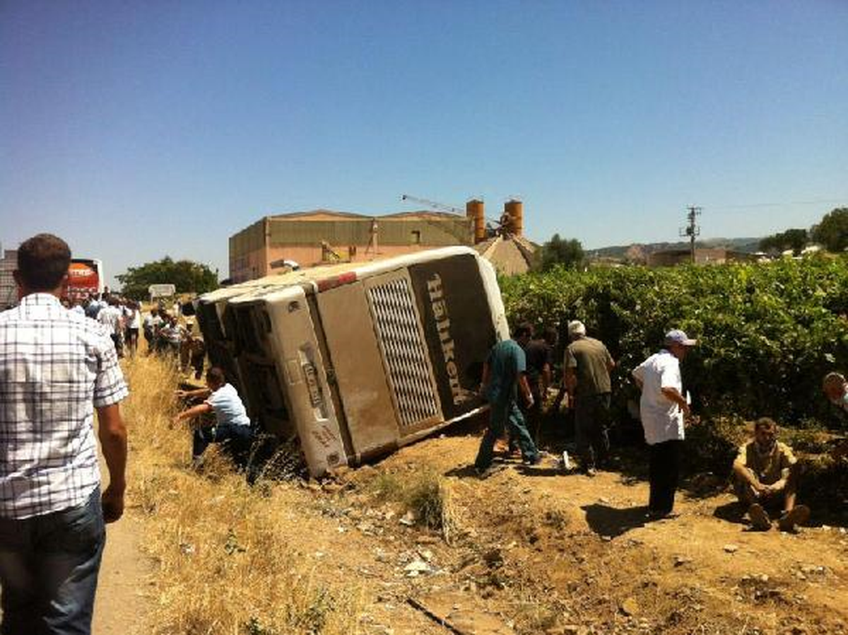 Yolcu Otobüsü Devrildi: 2 Ölü, 15 Yaralı
