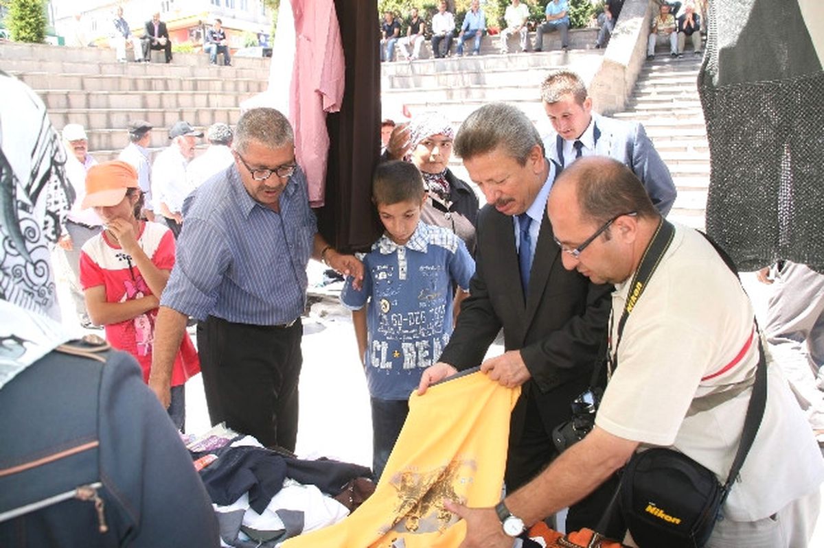 Yozgat Belediye Başkanı Yusuf Başer, Bayram Pazarını Gezdi