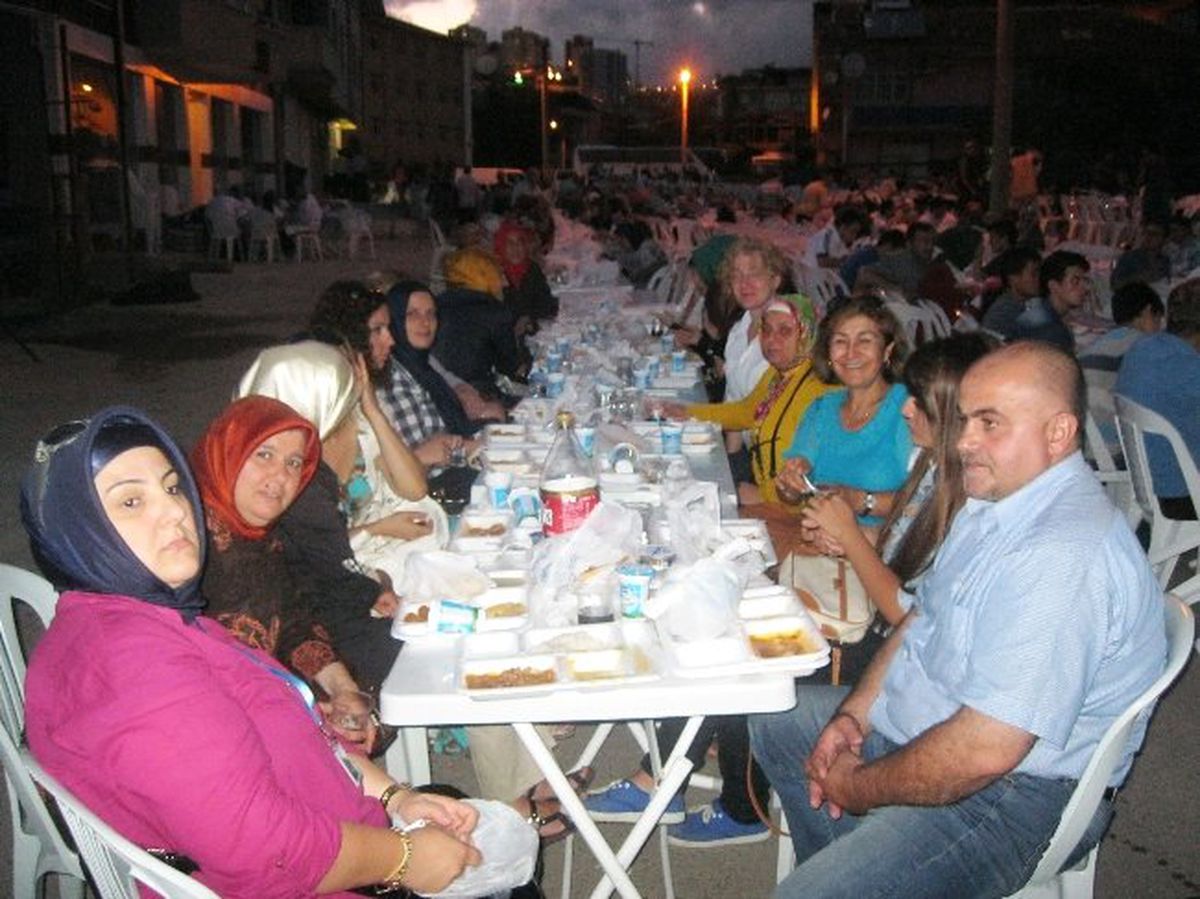 20 Mahalle\'de 20 Bin Kişi İftar Açtı