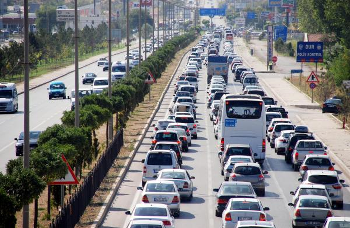 Afyon\'dan 200 Bin Araç Geçti!