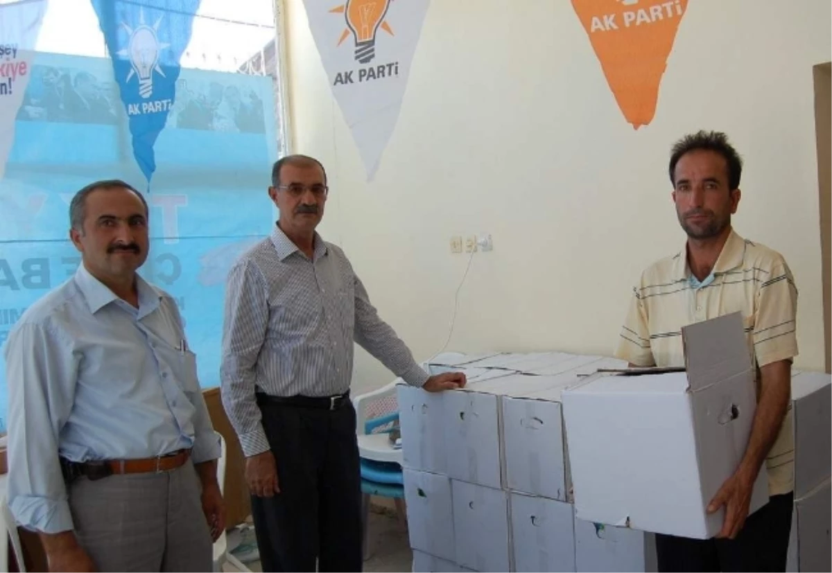 AK Parti Samsat\'ta Yardım Paketleri Dağıttı