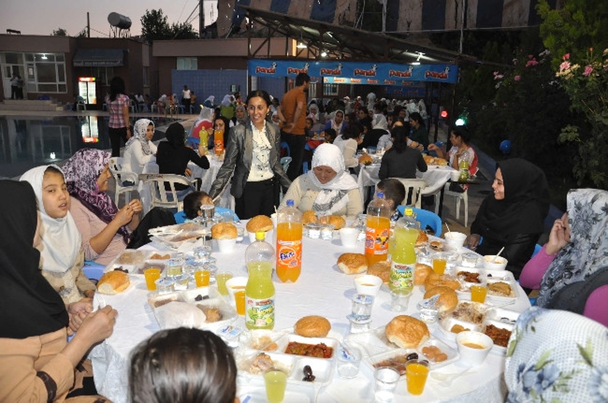 AK Parti Şırnak Kadın Kolları\'ndan İftar Yemeği