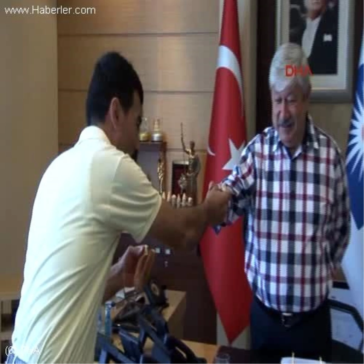 Antalya Memurlar Simitlerini Başkan Akaydın\'la Paylaştı