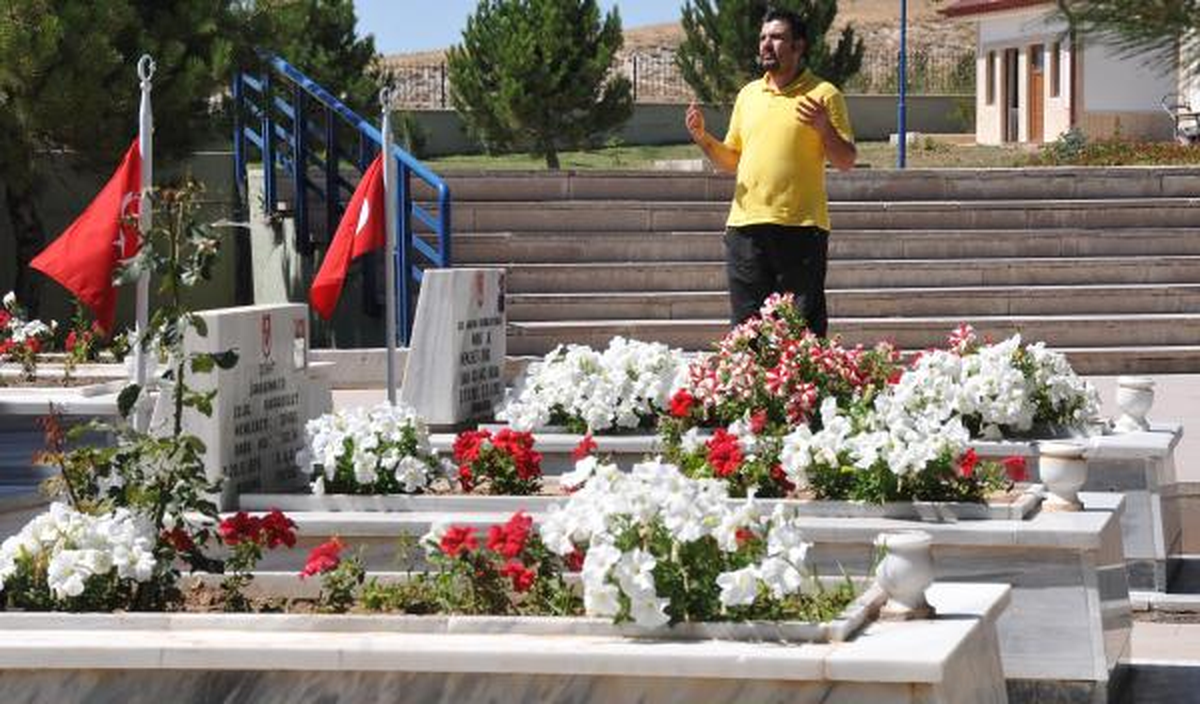 Arefe Günü Şehitliğe Ziyaret