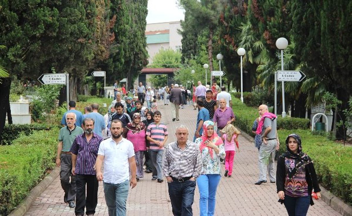 Arife Günü Mezarlıklar Doldu