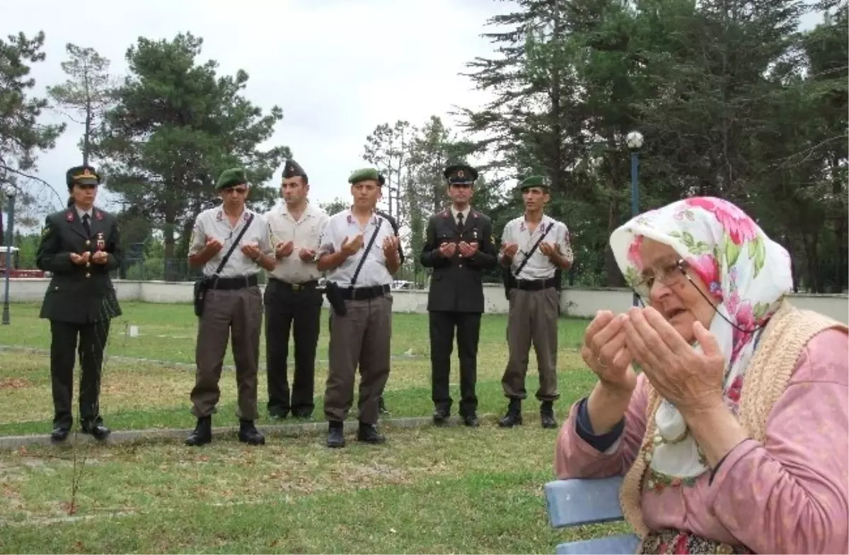 Bafra\'da Şehitler Dualarla Anıldı