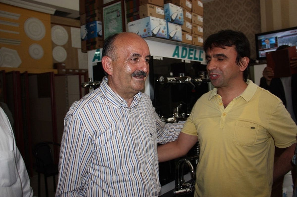 Bakan Müezzinoğlu Halkla Bayramlaştı
