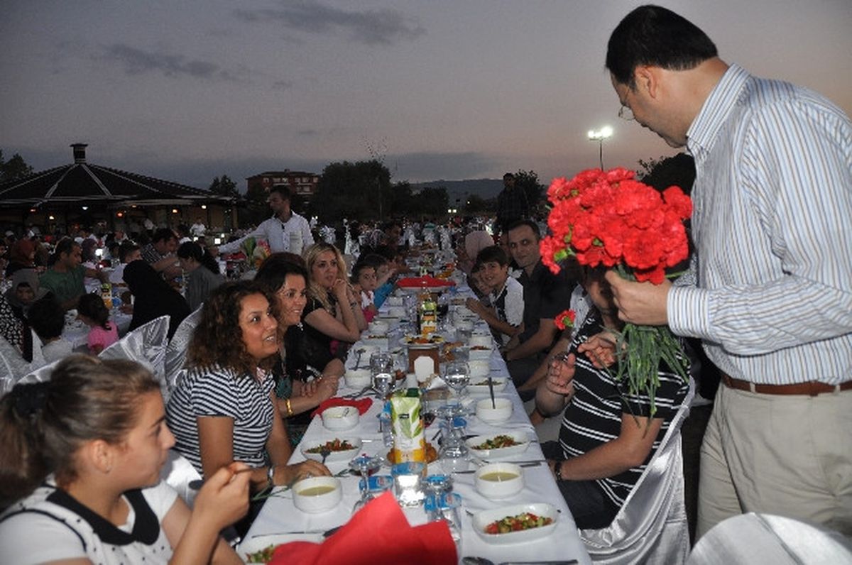 Başiskele\'de Maaşlar Erken Yatırıldı