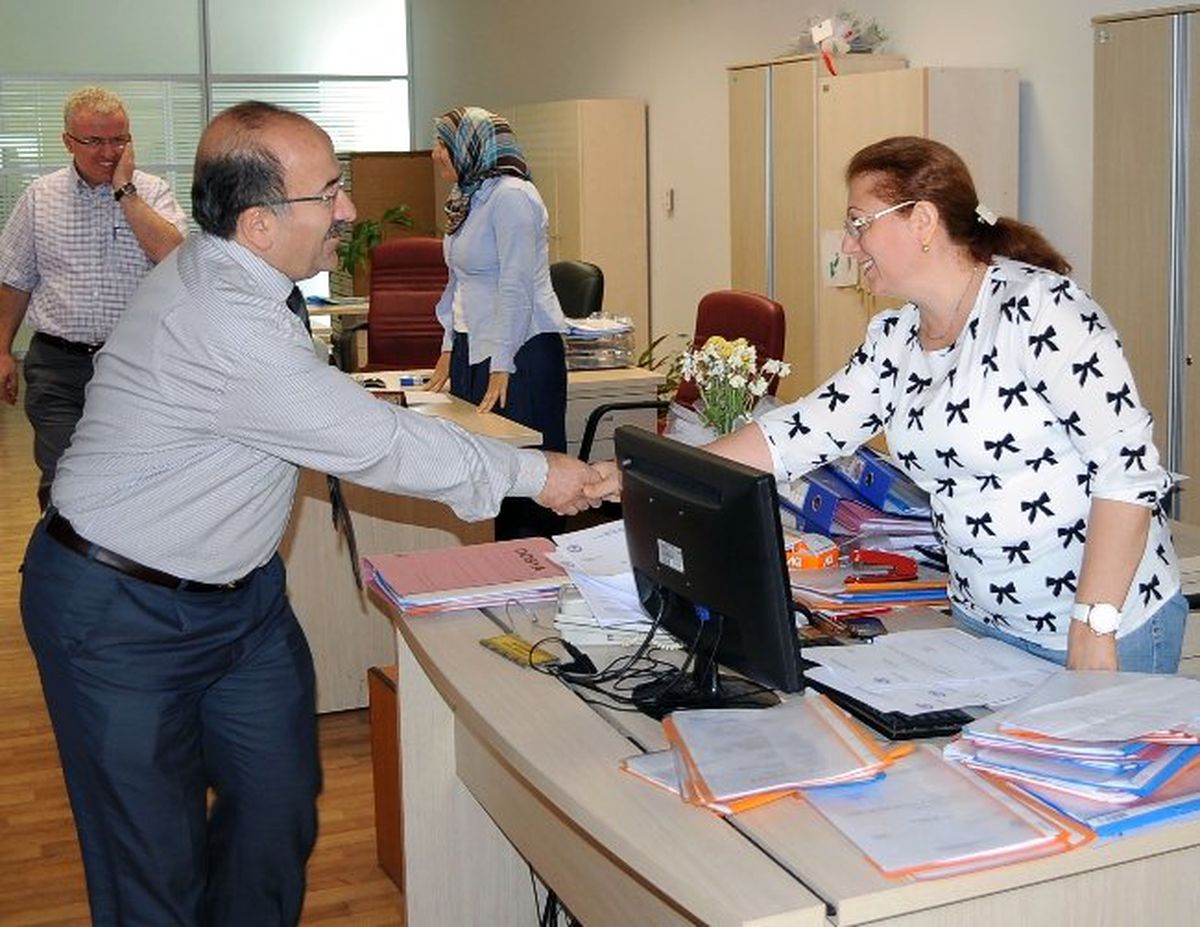 Başkan Gümrükçüoğlu Belediye Personeli ile Bayramlaştı