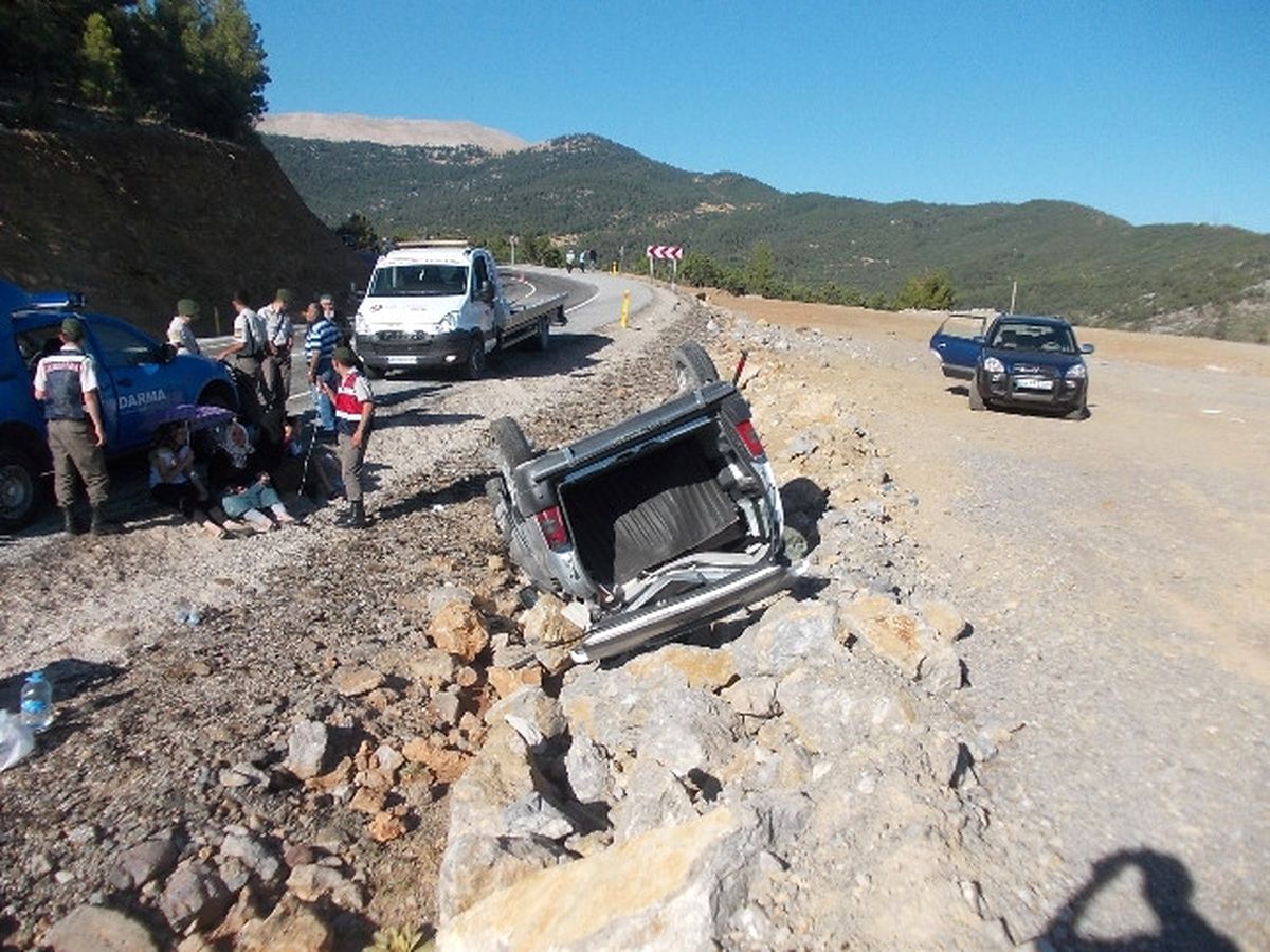 Bayram Tatili Yolunda Kaza: 3 Yaralı