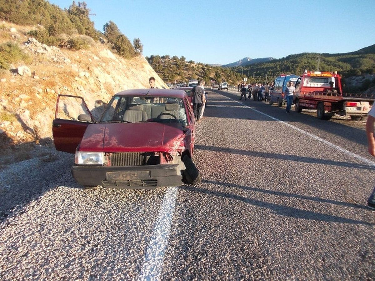 Beyşehir\'de Trafik Kazası: 8 Yaralı