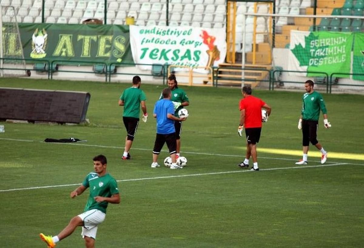 Bursaspor Vojvodina Maçında Doğru