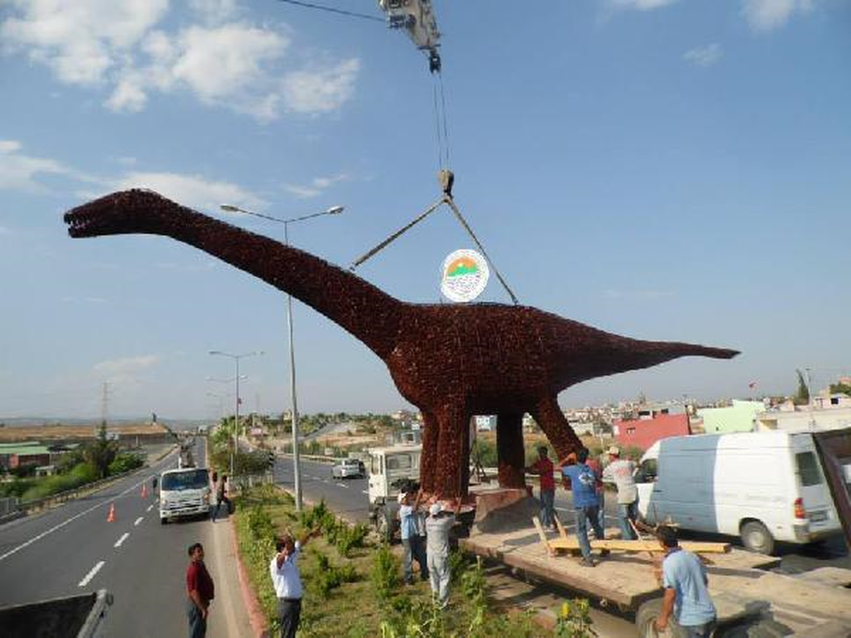 Çam Kozalağından 3 Tonluk Dinozor