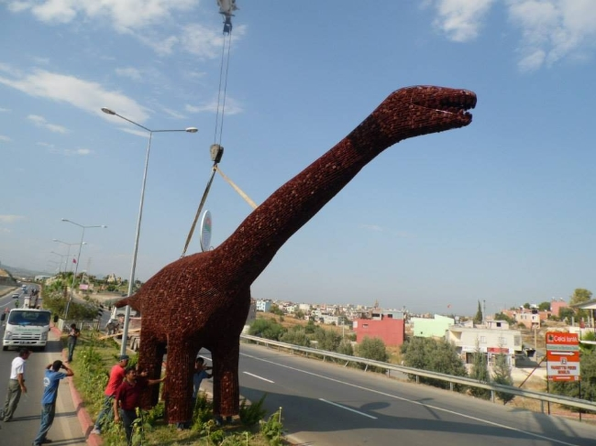 Çam Kozalağından Dinozor