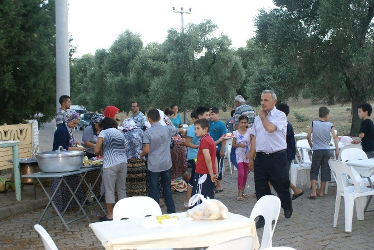 Cami İmamından Kuran Kursu Öğrencilerine İftar