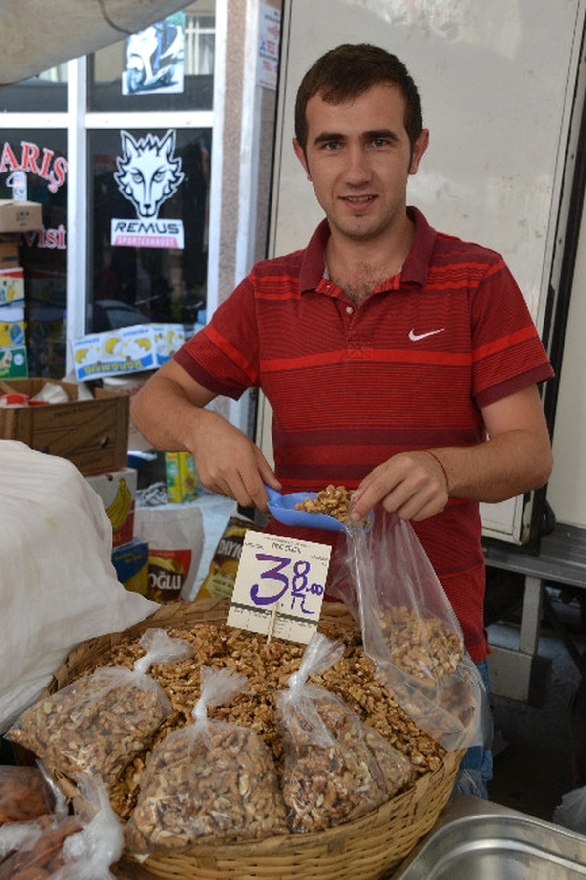 Ceviz Fiyatları Baklava Yapacak Ev Hanımlarını Düşündürüyor
