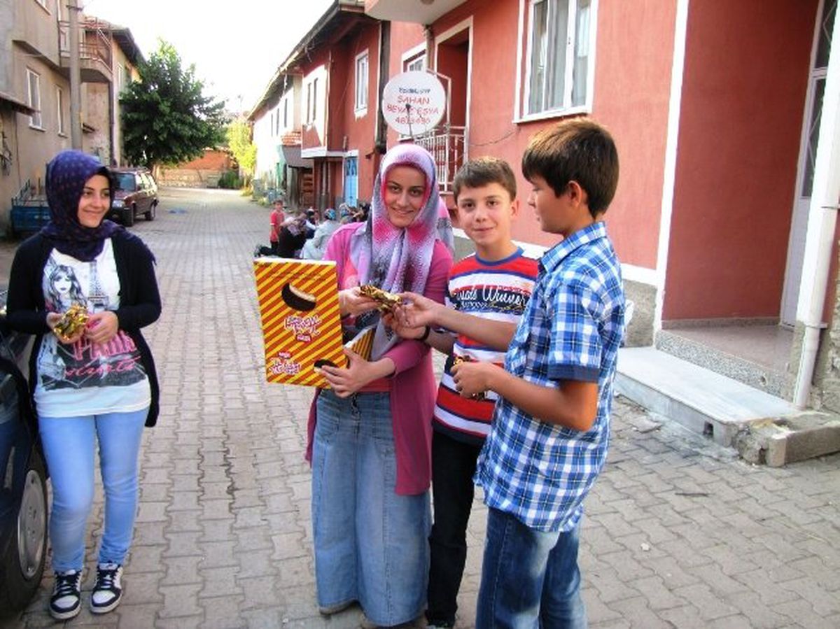 Çocukların Çikolata Kapma Yarışı