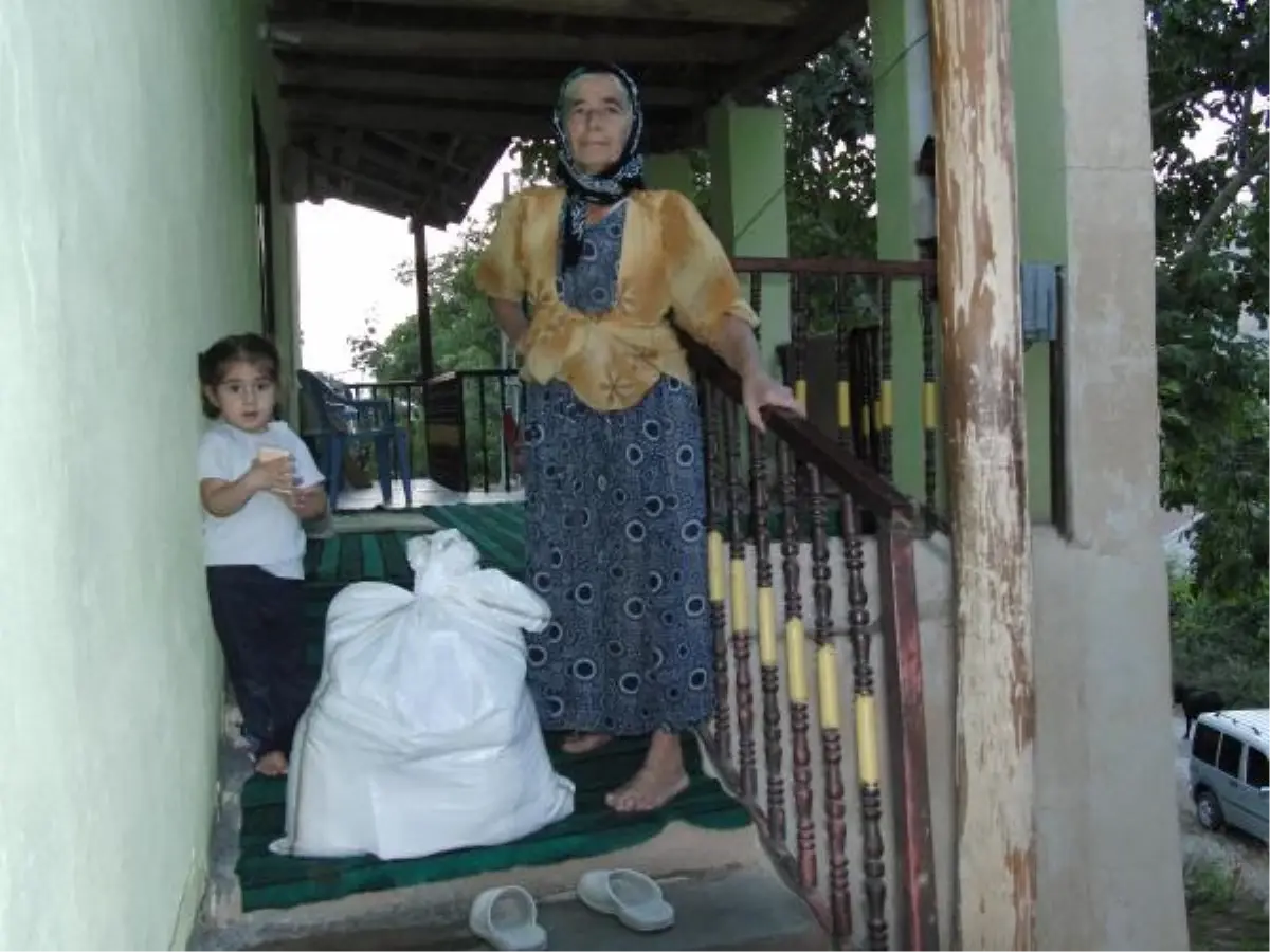 Çukurca Belediyesi Bayram Öncesi Yoksulları Sevindirdi