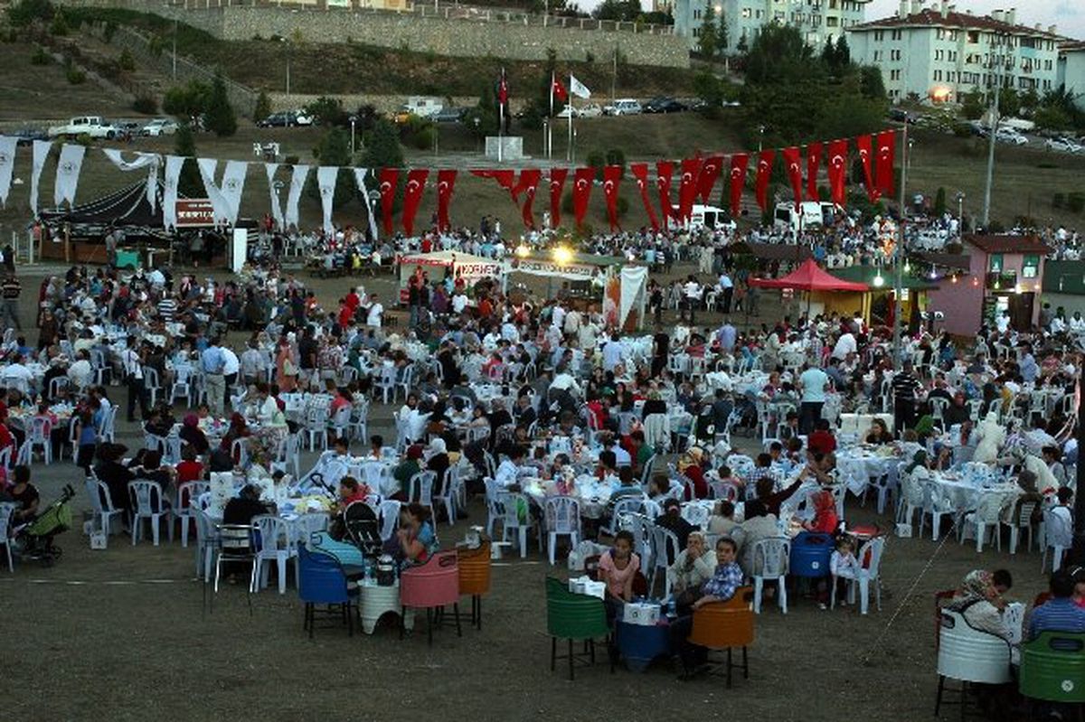 Düzce Belediyesi Ramazan Boyunca 30 Bin Kişiye İftar Verdi