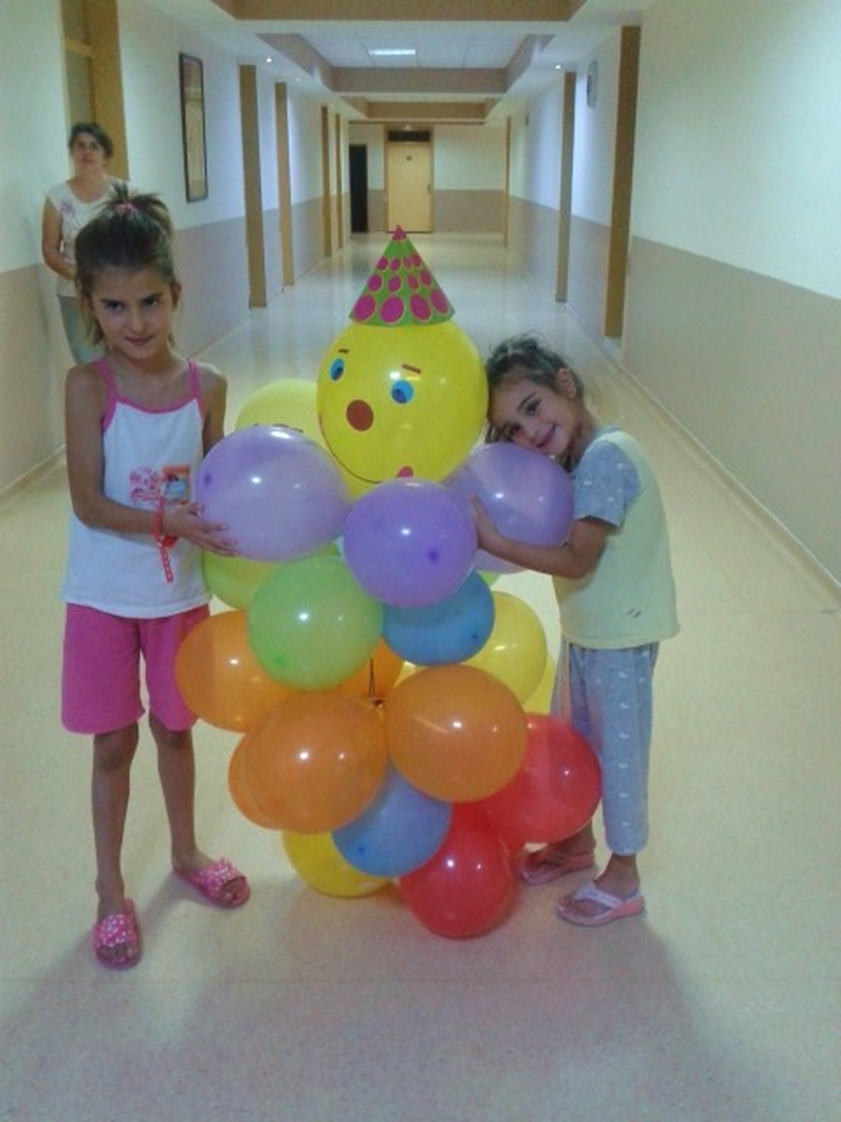 Ege Üniversitesi Hastanesi'nden Eda ve Dilara'ya En Güzel Bayram Armağanı