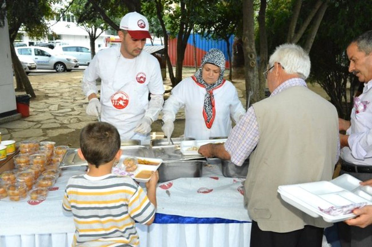 Fatih\'te Hasta Yakınlarına İftar