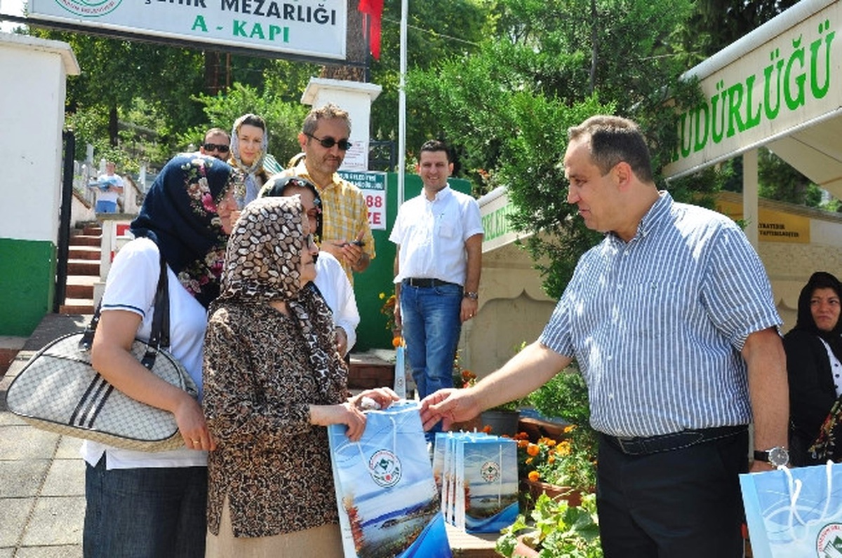 Giresun Belediye Başkanı Aksu Yeni Mezarlıkta İncelemelerde Bulunarak Vatandaşlara Hediye Paketi...
