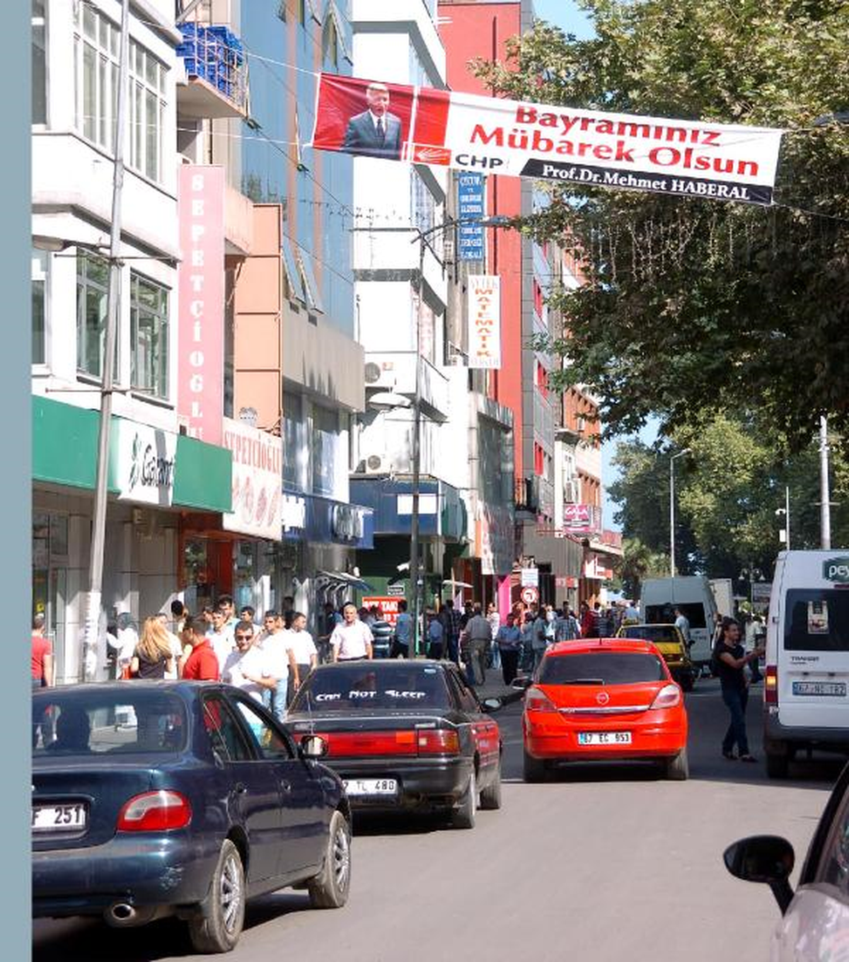 Haberal\'dan Afişli Bayram Kutlaması
