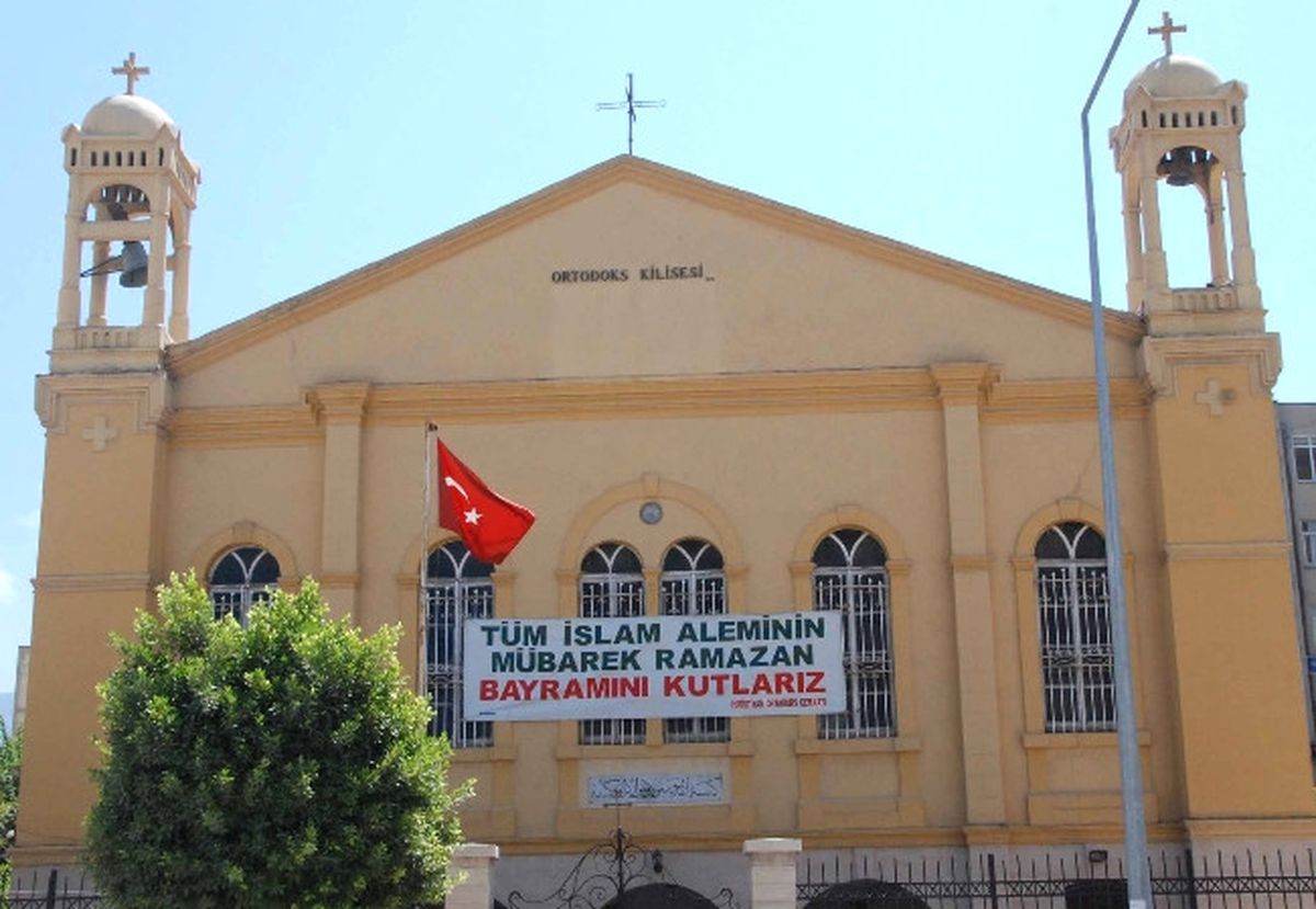 Hristiyan Ortodokslar Ramazan Bayramı\'nı Pankart ile Kutladı