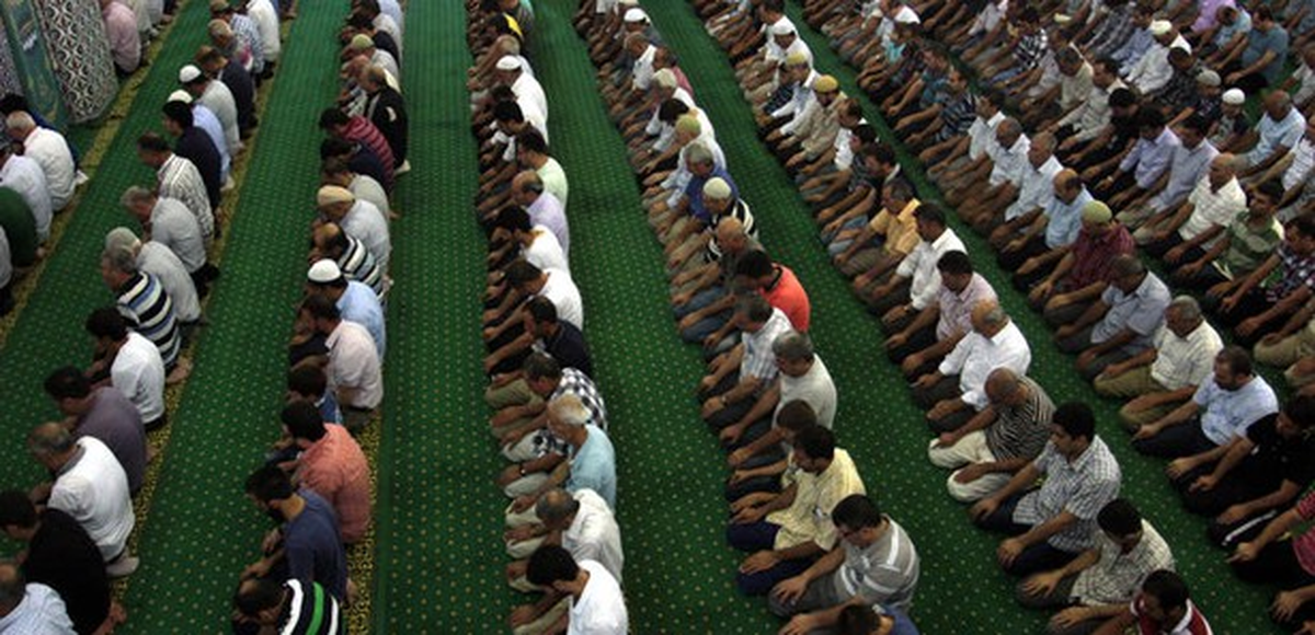 İstanbul\'da Ramazanın Son Teravih Namazı Kılındı